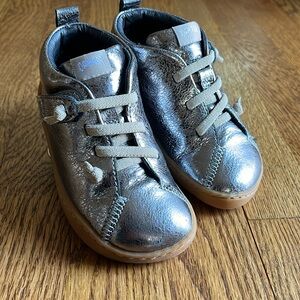 Camper kids peu cami sneakers shoes, worn once, size EU24 shiny grey leather